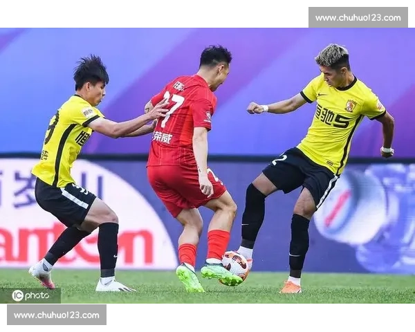 1-1 僵局打破！蓝队再入一球燃爆赛场