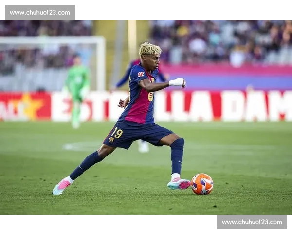 怼脸训斥 + 围堵！亚马尔成笑柄，金球梦碎于自大